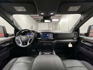 Chevrolet Silverado 3500HD LT 2024 USADO EN BUEN ESTADO, Cabina Doble, 4x4, Volante a la Izquierda, Cuero Oscuro, R19, Automático, Techo Solar - Product Image 6