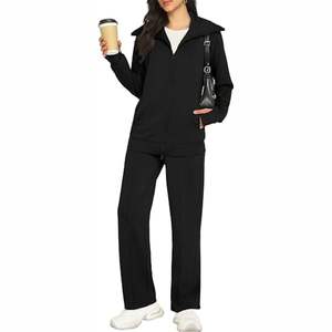 Conjunto Deportivo Casual para Mujer con Capucha y Estampado, Chaqueta y Pantalones Cortavientos Ligeros de Poliéster con Opción de Logotipo Personalizado - Product Image 1
