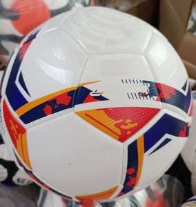 Ballon de football d'intérieur en cuir PU de haute qualité, compétition d'entraînement professionnel, divertissement avec logo personnalisé, nouveau style de football - Product Image 3