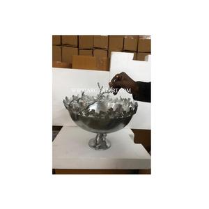 Bol à chocolat de grande taille à conception martelée avec bordure design papillon Forme ronde Bols à chocolat en métal et laiton - Product Image 1