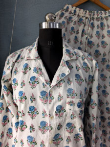 Conjunto de Pijama de Algodón Tejido a Mano, Hermoso Estampado Floral, Ligero, Transpirable y Suave, Regalos de Verano/Primavera/Otoño para Ella - Product Image 2