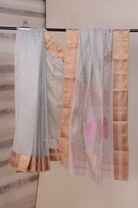 ผ้าคลุมไหล่แบบสองชั้น Jhaad Pallu Saree ผ้าฝ้ายออร์แกนิค 100% ย้อมสีพื้น พร้อมเครื่องประดับแฟชั่น STUDIO N INF10 - Product Image 3