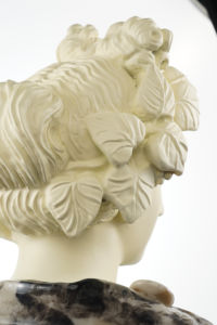 Nouveau design 55cm Statue en résine blanche Melpomene Muse Sculpture d'art populaire personnalisée avec conception personnalisée et décoration de couleur du Vietnam - Product Image 6
