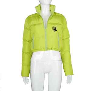 UNIQUE GYM WEAR Chaqueta Acolchada Impermeable y Cortavientos para Mujer con Cuello Desmontable, Capucha, Mangas Largas, Cierre de Cremallera y Colores Personalizables - Product Image 2