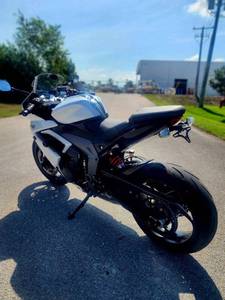 Motocicleta Triumph Daytona 660 usada de 2025 a bajo precio en venta - Product Image 5