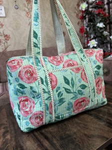 Sac de voyage de grande taille fait à la main nouveau sac à dos de sport matelassé en coton imprimé fermeture éclair multi-usage bagage de sport personnalisé - Product Image 2