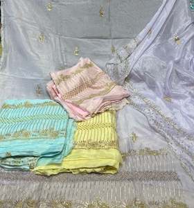 Trajes tradicionales de moda india bordados a mano sin costuras de diseñador moderno para mujeres hermosos trajes caros para - Product Image 1