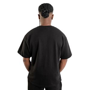 เสื้อยืดโอเวอร์ไซส์สีดำสำหรับผู้ชาย ผ้าฝ้ายออร์แกนิค 280GSM ทรงหลวมแบบดรอปโชลเดอร์ สไตล์สตรีทแวร์ พร้อมโลโก้ติดอกแบบเฉพาะตัว - Product Image 2