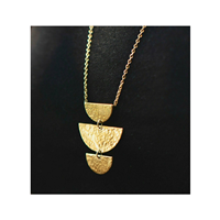 Dernier concepteur beau collier en laiton grande taille en laiton matériel bijoux collier pour les femmes qualité incroyable pour la vente