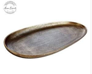 ถาดเสิร์ฟโลหะทำมือพร้อมหูจับด้านข้างสำหรับการจัดวางบนโต๊ะอย่างมีสไตล์และการตกแต่งบ้านและห้องครัวอย่างหรูหรา - Product Image 6