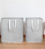 Housse de costume en tissu carrée de style moderne de haute qualité / Boîte de rangement pour vêtements suspendue, pliable, durable, facile à nettoyer, Vietnam