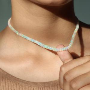 GOODSTONE JEWELS Collar de cuentas lisas de ópalo blanco natural para mujer en plata de ley 925 oro amarillo relleno tamaño 18 IN - Product Image 3