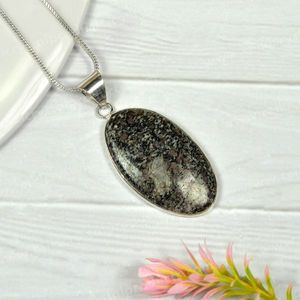 Pendentif en agate naturelle de forme ovale à la mode avec rubis Fuschite cristal pierre Reiki guérison Quartz médaillon cadeau pour hommes femmes filles - Product Image 5