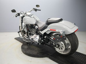 La mejor calidad 2025-2026 H-a-r-l-e-y-D-a-v-i-d-s-o-n Fat Boy 114 Nuevo 1868 CC V2 4-Motocicleta Cruiser de carrera lista para enviar - Product Image 4