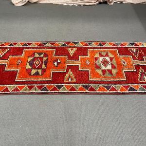 Tapis vintage 2,7 x 11,4 pieds, tapis turc, tapis en laine rouge à motifs floraux - Product Image 5