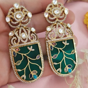 Boucles d'oreilles élégantes de haute qualité avec finition argentée et pierres pour femmes et filles, pour mariage et soirée, collection pour femmes - Product Image 1