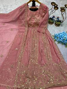 Vestido de Trabajo Preconfeccionado con Parte Inferior de Seda Bordada y Dupatta Elegante - Product Image 4