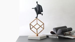 Sculpture humaine sautante décorative de luxe de Noël Ornement de table en fer personnalisable à un prix - Product Image 5