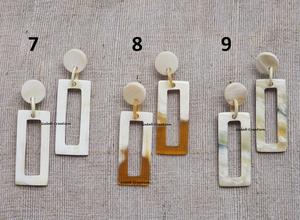 Pendientes de aro hechos a mano de cuerno de búfalo natural en forma de rectángulo, joyería de moda sostenible ligera para mujer - Product Image 3