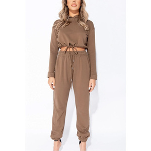 Imprimé personnalisé femmes recadrée survêtement deux pièces tenue élégante vêtements de sport confortables avec broderie personnalisation - Product Image 1