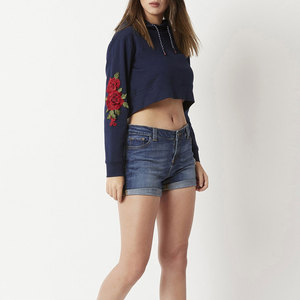 2026 nuevo diseño ropa informal hecha a medida mujeres Crop Top Hoodie diseño único impreso su propia mujer Crop Top Hoodie - Product Image 4