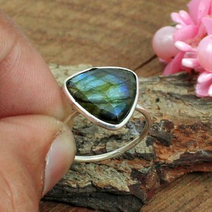 Wholesale 92.5 Sterling Silver Brilliant Cut Labradorite <b>Ring</b> Natural Gemstone with Color Change Effect <b>Jade</b> Material - Product Image 2