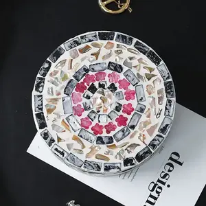 Bandeja de caja redonda de nácar de lujo hecha a mano para bandejas decorativas de Festival Árabe con tapa - Product Image 2