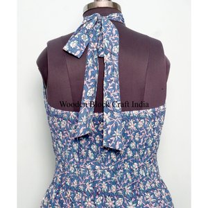 Hermoso vestido maxi estampado a mano para la playa, de algodón floral, hecho a mano y sostenible para otoño y verano. - Product Image 5