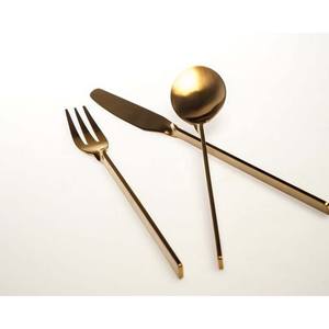 Ensemble de couverts décoratifs dorés Nouveau design avec poignée en acier inoxydable Fourchettes Cuillères Couteaux Ensemble de couverts - Product Image 1
