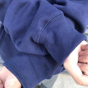 เสื้อฮู้ดสวมหัวแบบสวมหัวของผู้ชายสำหรับฤดูใบไม้ร่วงเสื้อสเวตเตอร์ผ้าฟลีซกันหนาวแบบสตรีทอบอุ่นโอเวอร์ไซส์350GSM ปักตามสั่งขายส่งจำนวนมาก - Product Image 6