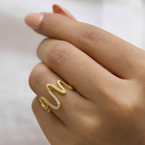 Anillo de boda de diamante de moissanita de corte redondo TCW 0,14 Anillo de piedras preciosas de eternidad único en oro sólido para mujer - Product Image 6