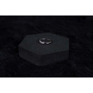 Anillo de Eternidad de Plata de Ley Hecho a Mano con Diamantes de la Selva - Piedra Natural con Corte Platino - Product Image 1