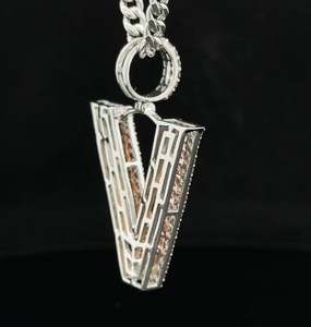 Or 14 carats et diamant V Initial Pendentif Élégant Nouveau Hip Hop Simulé Diamant 925 Argent - Product Image 3