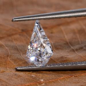 จี้เพชรทรงสามเหลี่ยมสำหรับงานแต่งงานที่มีจริยธรรมทรงหลวมได้รับการรับรองจากห้องทดลองกะรัต1.30ระดับพรีเมี่ยมสร้างเพชรตัดแฟนซีออกแบบได้ตามต้องการ - Product Image 4