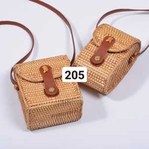 Panier de pique-nique artisanal en rotin 99 Gold Data avec broderie florale et poignée ronde - Style vintage - Product Image 3