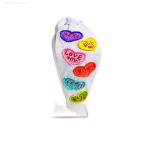 ที่คาดผมธีมวาเลนไทน์สไตล์เรโทรสายรัดผมประดับด้วยมือจากอินเดียที่คาดผมสไตล์ย้อนยุค - Product Image 1