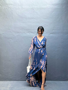 Robe maxi élégante à imprimé floral tie-dye pour femmes, style bohème, col en V, manches longues, ceinture, naturelle, écologique, pour les fêtes d'été, vêtements de plage - Product Image 4