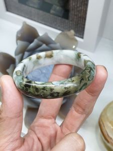 Pulsera de resina de lujo hecha a mano para niñas Brazalete de acrílico de moda con patrón de modelo de estilo Ángel Artículo Premium - Product Image 5