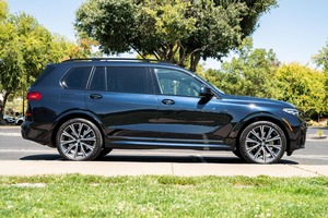 BMW X7 M50i 2021 usado premium, motor V8 biturbo de 523 hp, tracción en las cuatro ruedas. - Product Image 2