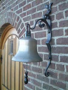 Cloche de porte en fer antique fabriquée à la main avec un son de sonnerie fort pour les maisons de style ferme rustique - Product Image 4