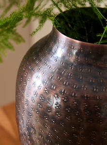 แจกันดอกไม้โลหะทุบทองเหลือง AK แจกันบนโต๊ะโบราณปรับแต่งได้สำหรับการตกแต่งโรงแรมสำเนียงการตกแต่งโต๊ะ - Product Image 2