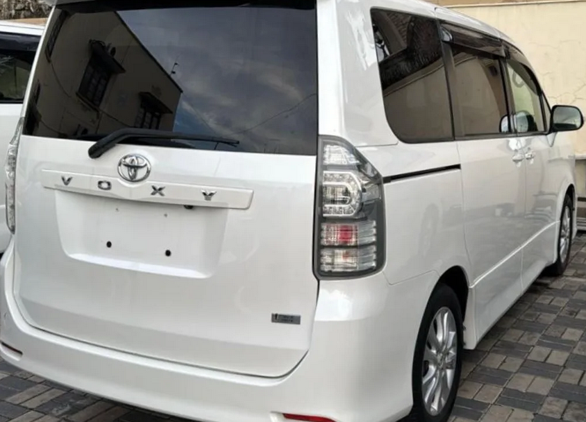 used car toyota noah