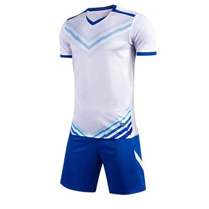 Conjunto de camiseta de fútbol de diseño personalizado de alta calidad para hombre con logotipo y nombre estampado ropa de fútbol sublimada - Product Image 2