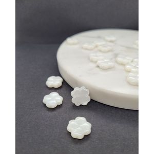 Cuentas de Trébol de Cuatro Hojas en Madreperla Blanca - Product Image 3