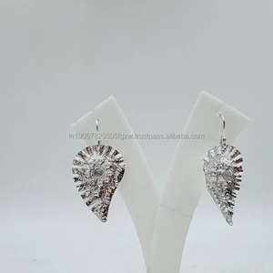 Boucles d'oreilles en argent pur blanc de style vintage classique pour femmes au meilleur prix Design intemporel avec plaqué or pour les mariages et les fêtes Cadeau - Product Image 2