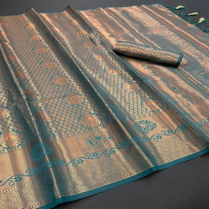 Sari en soie Banarasi élégant et doux avec des fils de cuivre sur toute la surface et un tissage jacquard, vêtement ethnique haut de gamme pour les occasions spéciales - Product Image 5