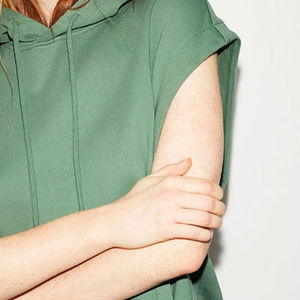 Top sin Mangas con Capucha, Estilo Moderno, Ideal para Ropa Deportiva Informal, Fitness y Estilo Urbano - Product Image 4