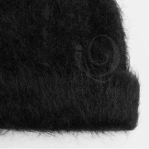 Gorro de punto de felpa con exterior de piel cálida Gorro acanalado suave con piel sintética y aspecto minimalista - Product Image 6