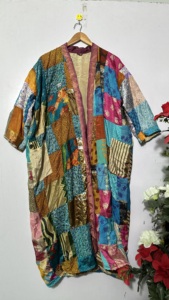 ชุดกิโมโนเย็บปะติดแบบวินเทจผ้าไหมส่าหรีงานทำด้วยมือคุณภาพระดับพรีเมียมชุดนอนของผู้หญิงสำหรับฤดูใบไม้ผลิสำหรับเพื่อนเจ้าสาว - Product Image 6