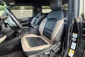 Ford Bronco Wildtrak 2023 d'occasion en excellent état, moteur V6 biturbo, 4x4, avec les packs Sasquatch et Luxe, provenance Californie - Product Image 4